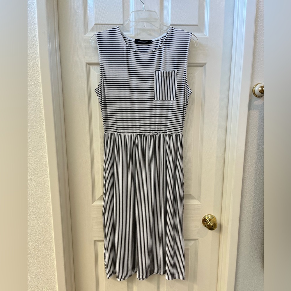 MEROKEETY t-shirt midi dress, sz M, black and white striped